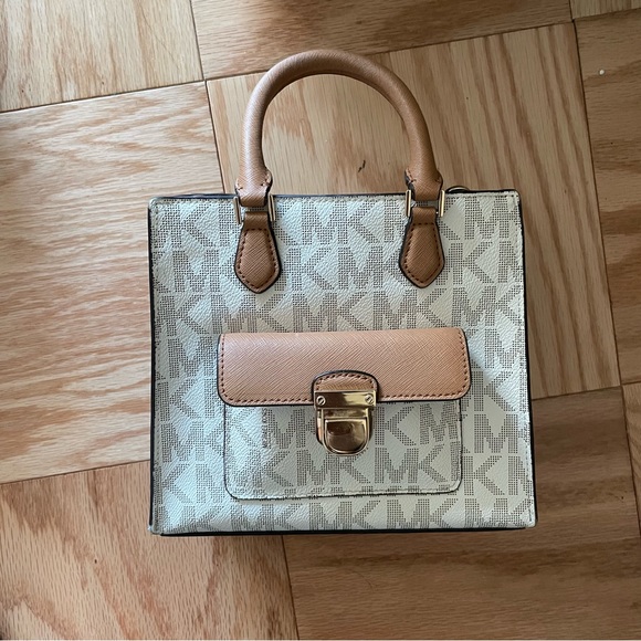 Michael Kors Small handbag - Picture 1 of 7